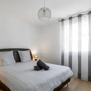 spacious-1-bedroom-with-terrace-15-min-from-lake-annecy.hotels-rhonealpes.com/