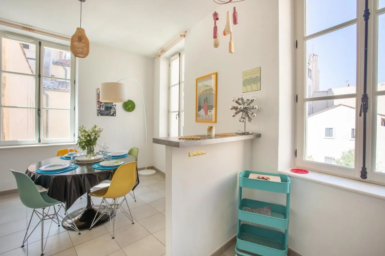 L'Olivier - Bel Appartement Au Calme A 2 Pas Du Vieux Port Marseille 0*,