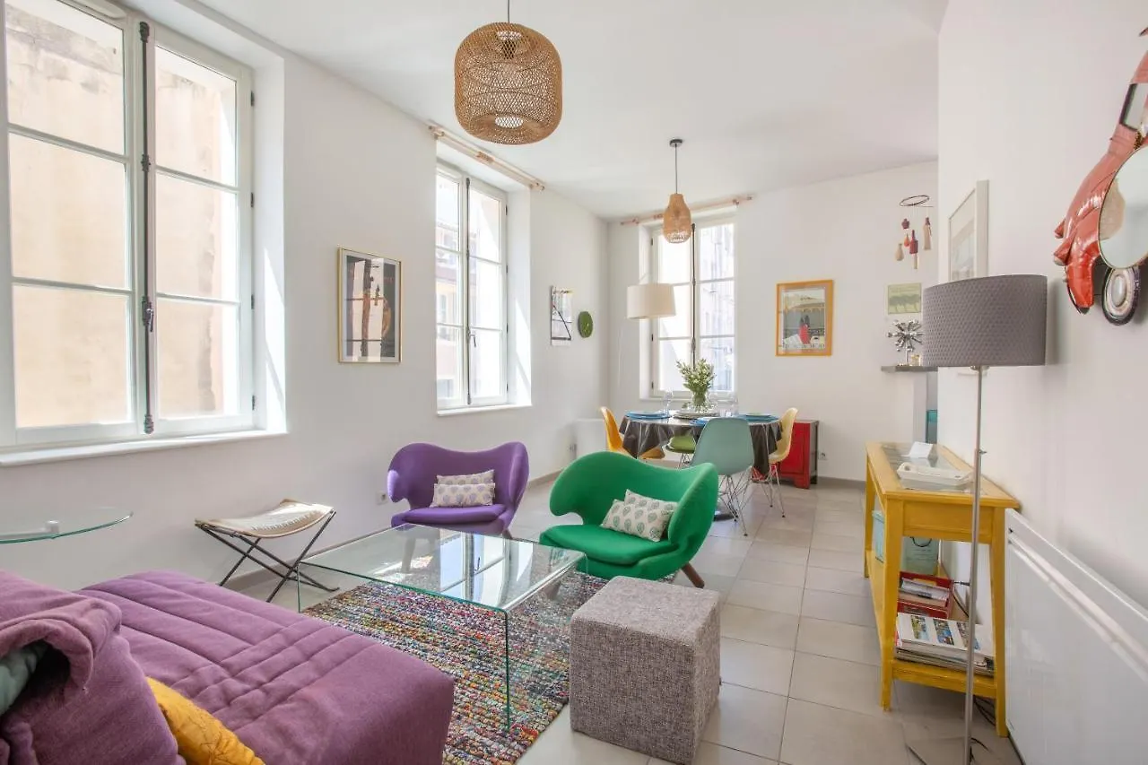 L'Olivier - Bel Appartement Au Calme A 2 Pas Du Vieux Port Marseille 0*,  France
